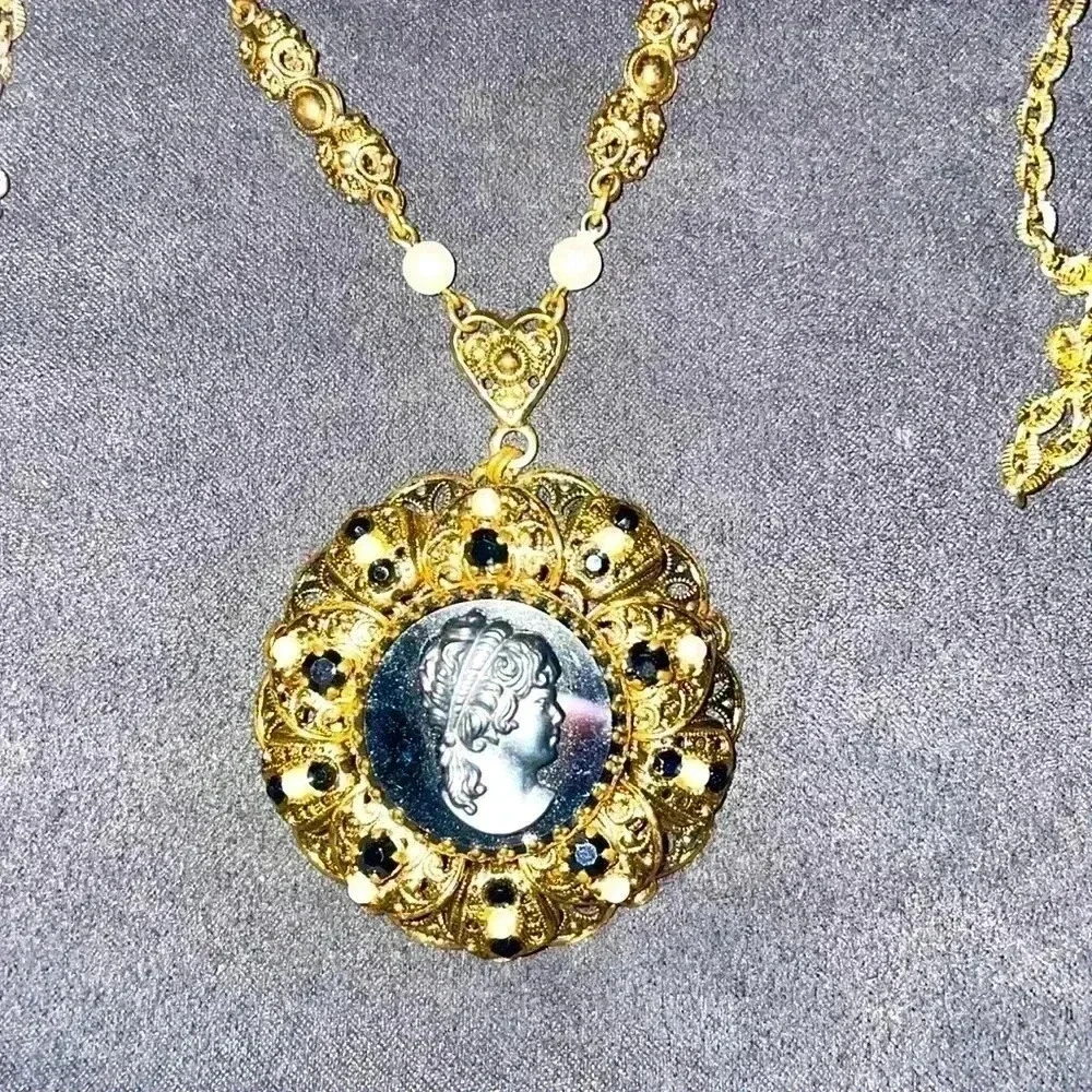 Western Germany vintage floral porphory glass cameo pendant